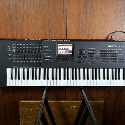 Yamaha MOTIF XF7 76-key Workstation w/ gig bag