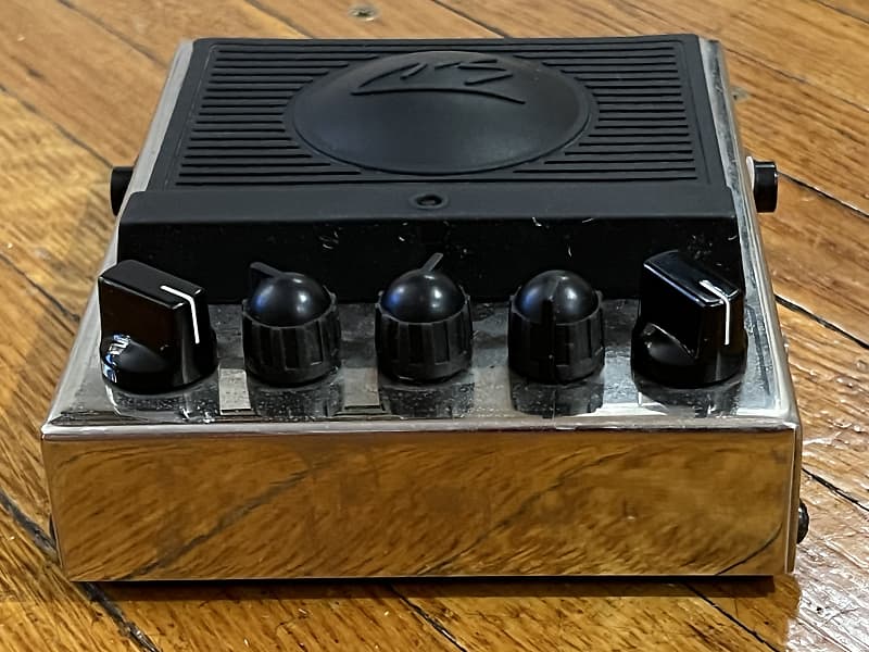 希少 GEORGE DENNIS King Bee Distortion George Dennis King Bee Distortion Bonus Pedals Included | Reverb