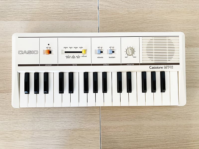 Casio Casiotone MT-11 white | Reverb