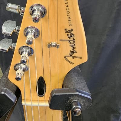 Fender Stratocaster Player Series 2021 - 3-Color Sunburst - MIM image 3