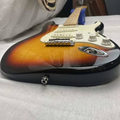 Fender Standard Stratocaster Guitar with Noiseless pickups - MIM Mexico 2003 - 3-Tone Sunburst / Maple neck image 10