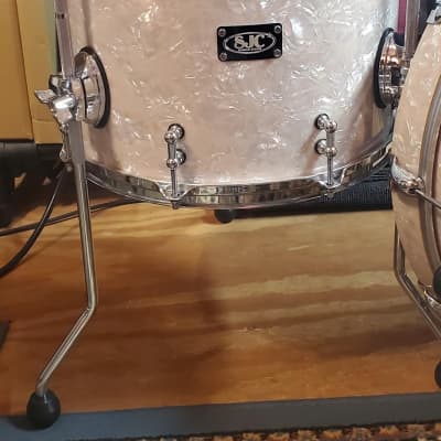 SJC Custom 3pc Drum Set - Aged White Marine Pearl / Maple Shells image 5