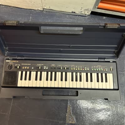 Vintage Yamaha Portasound PS-400 Synthesizer with Hardshell Case