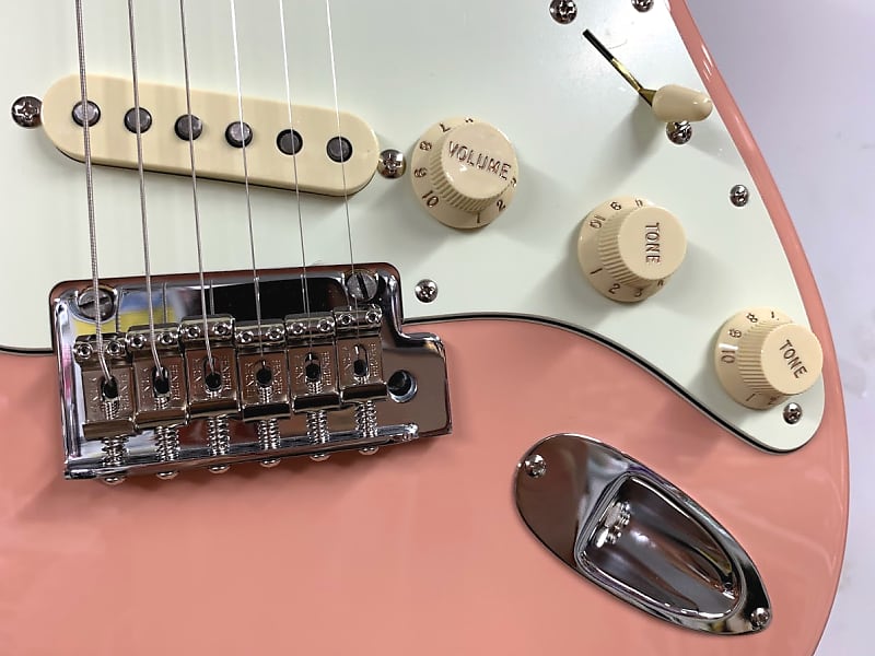 Fender Japan Hybrid 60s Stratocaster 2019 Flamingo Pink