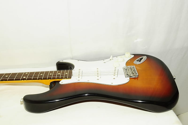 Good Fender Japan Stratocaster ST62 3TS N Serial Fujigen Electric 