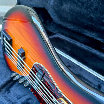 1997 Fender American Deluxe Jazz Bass V (5 strings) 3-Tone