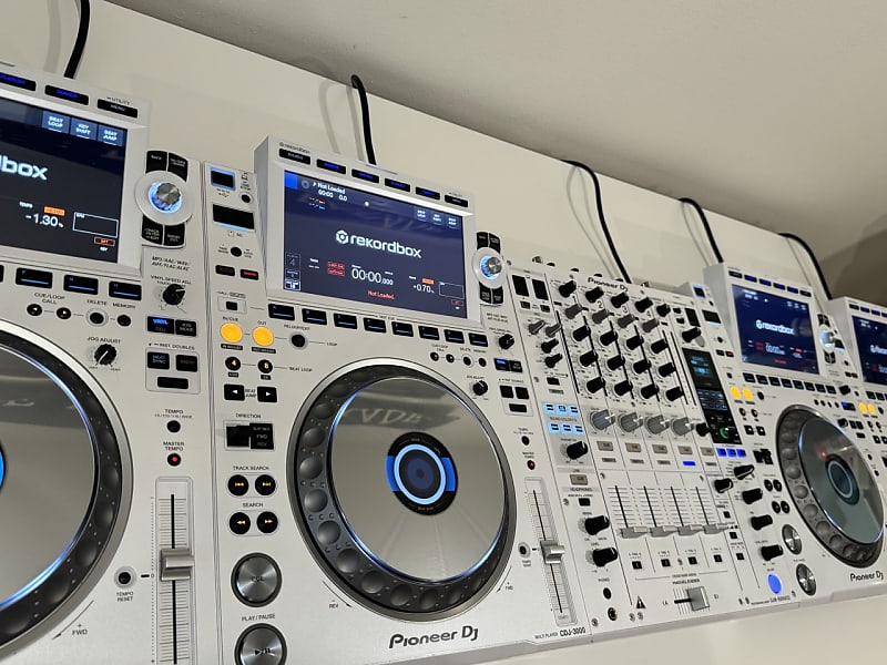 Pioneer DJ CDJ-3000 and DJM-900NXS2 - Limited White Edition