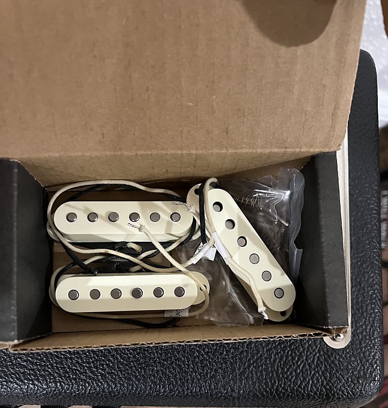 Lindy Fralin Vintage Hot Stratocaster Pickup Set | Reverb