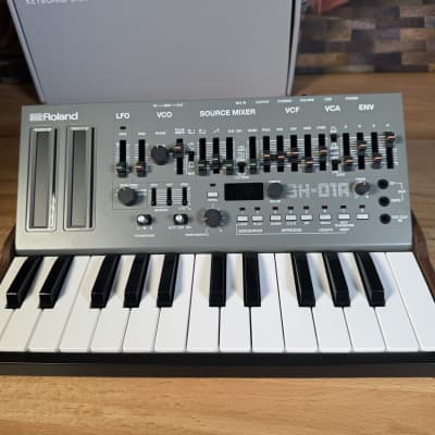 Roland SH-01A Boutique Series Synthesizer Module with K-25m Keyboard |  Reverb