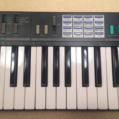Yamaha PSR-12 FM Synthesizer Keyboard imagen 3