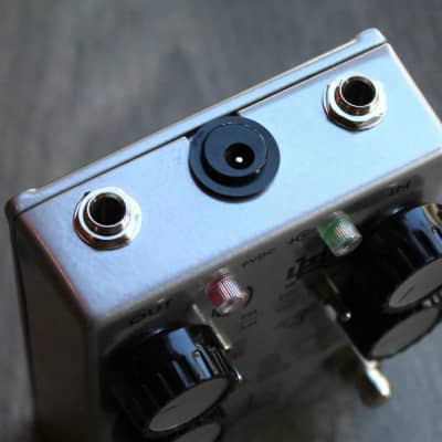 CAROLINE Parabola Solid State Tremolo image 4