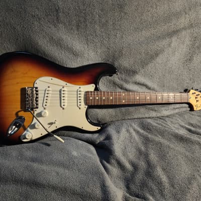 Fender Classic Series '70s Stratocaster with rosewood Fretboard 1999 - 2016 - 3-Color Sunburst image 1