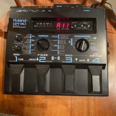 Roland GR-30 Midi Guitar Synthesizer