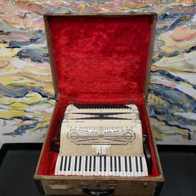 Vintage Universal Accordion Mod. 2420 120 Bass Keys w/ Hard Case (Used) "Made In Italy" SOLD AS IS image 1