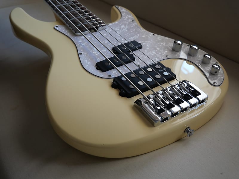 Harley Benton Enhanced MP-5EB Creme Harley Benton 5 Strings Bass