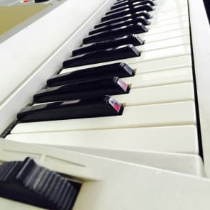 Yamaha DGX-300 76-key Portable Grand Piano | Reverb Yamaha DGX-300 76-key Portable Grand Piano | Reverb