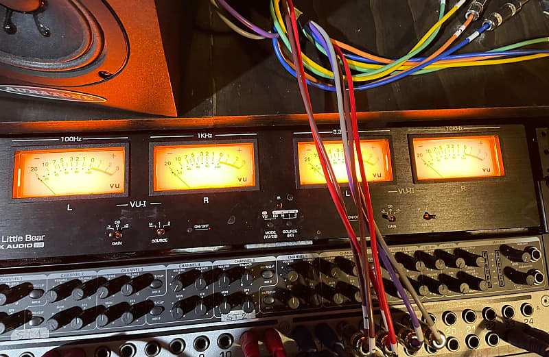 Douk Audio One Little Bear VU4 black Reverb