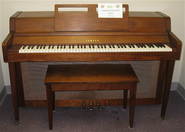 Yamaha Spinet Acoustic Upright Piano