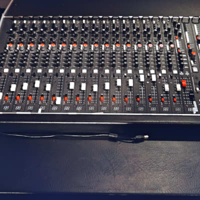 Harrison console 950 M 16 frame full 2011 16 Mic pre, 16 chnn, 16 eq modules, center section complete image 1