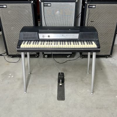 Wurlitzer 200A 64-klávesové elektrické pianoWurlitzer 200A 64-klávesové elektrické piano  