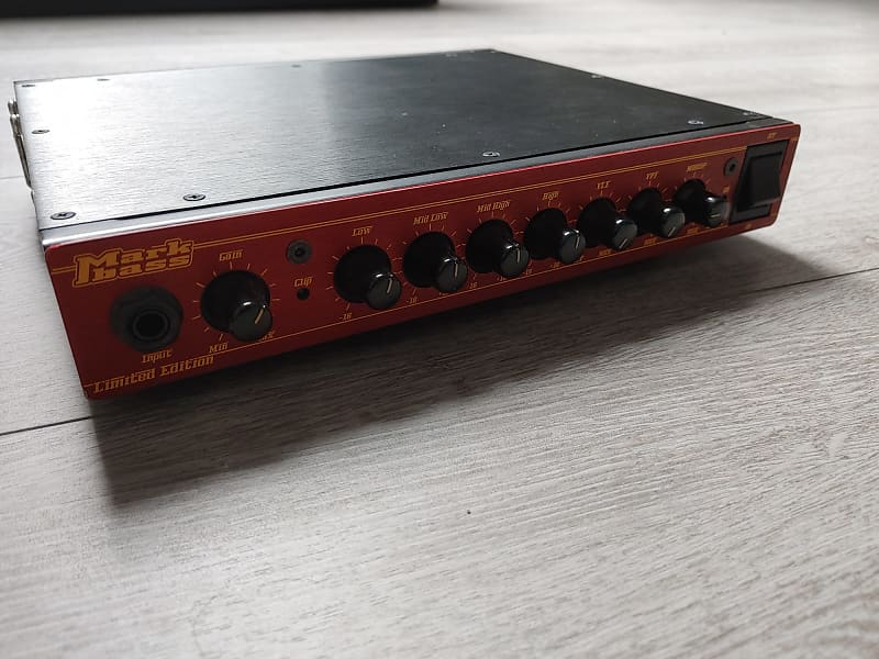 ベース Markbass F1 Limited Edition Silver Panel Markbass F1 Limited Edition Silver Panel