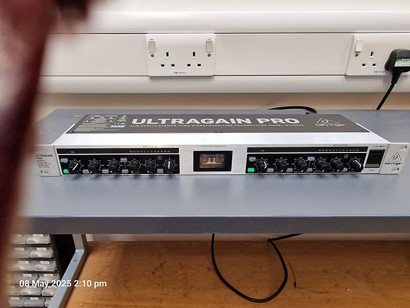 BEHRINGER ULTRAGAIN PRO MIC2200 【公式通販】