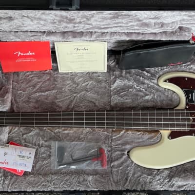 Fender American Professional II Fretless Jazz Bass Olympic White w/Case 8.7 lbs image 1