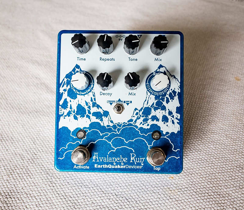 EarthQuaker Devices Avalanche Run Stereo Reverb & Delay with Tap Tempo V2