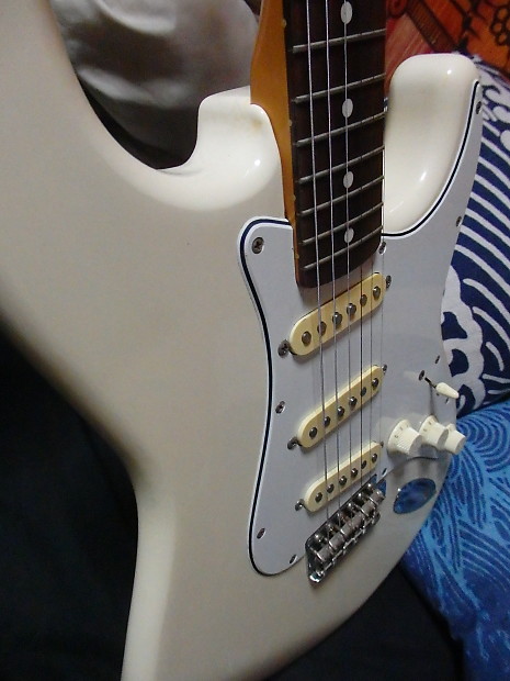 Fender JV Stratocaster 1982-84 White MIJ Japan Vintage