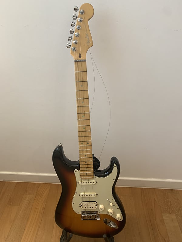 Fender - American Deluxe Stratocaster HSS (2005), Maple Fingerboard, 3-Color Sunburst image 1