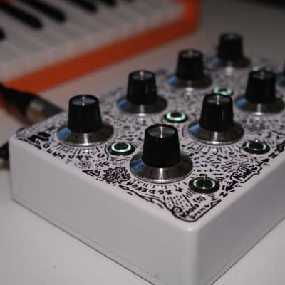 KRISCHER - M8 / analog polyphonic synth | Reverb