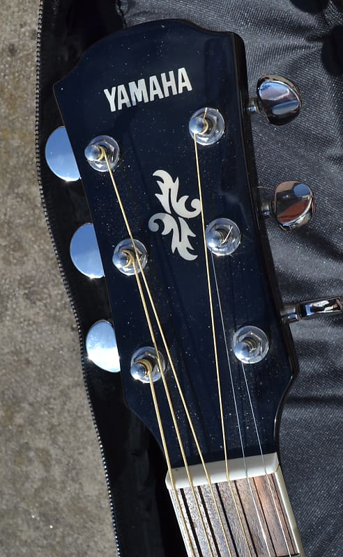 Yamaha APX500 BL Electro Acoustic Guitar Black + Gig Bag
