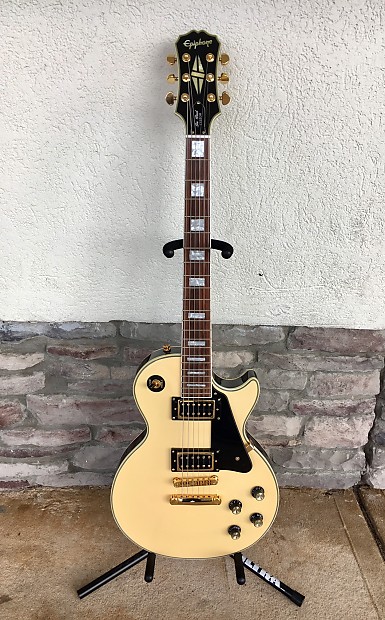 Epiphone les paul custom on sale blackback pro electric guitar