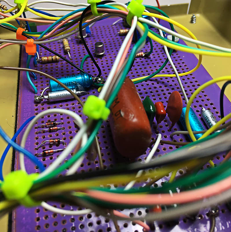 限界値下　Multy Color fuzz tower Boutique Multy Color fuzz tower based on colorsound fuzz