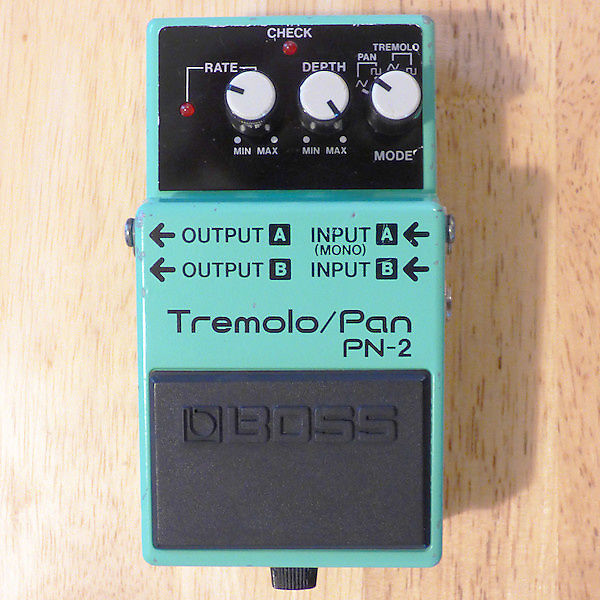 完璧 【美品】BOSS PN-2 Tremolo/Pan ギター - www.powertee.com