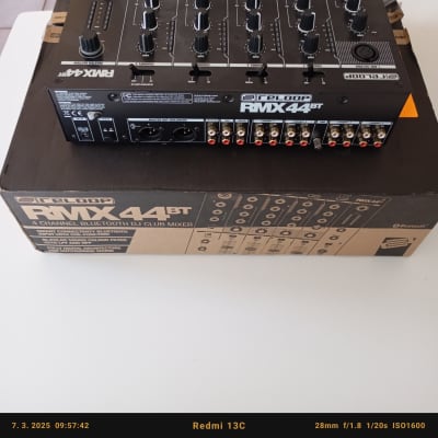 Reloop RMX-44BT 4-Channel DJ Mixer with Bluetooth 2020 - Present - Black image 2