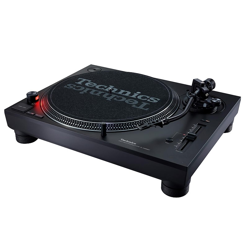 Technics SL-1200MK7 DJ Turntables Pair w Numark Scratch
