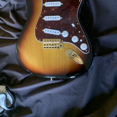 Fender Stratocaster Deluxe Players Loaded Body Vintage Noiseless Pickups 3 Tone Sunburst image 2