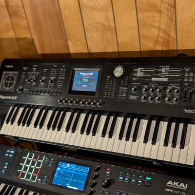 Roland V-Synth GT 61-Key Elastic Audio Synthesizer 2007 - 2009 - Black