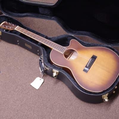 Morgan Monroe MV-EC-01 acoustic electric Guitar w/ Case - used image 1