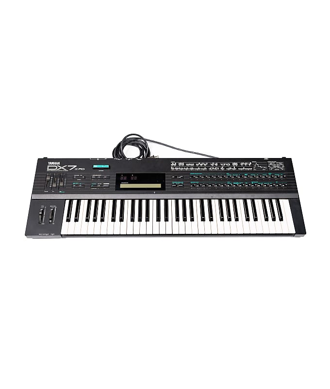 Yamaha DX7IIFD 61-Key 16-Voice Digital Synthesizer with
