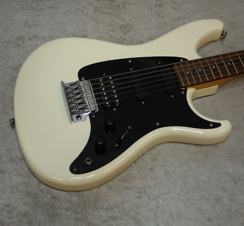 MIJ Ibanez Roadstar II Series electric guitar HSS in cream