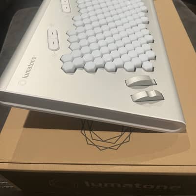 Lumatone Isomorphic Keyboard 2022 - 280 Key MIDI Controller w/ Original Packaging image 4