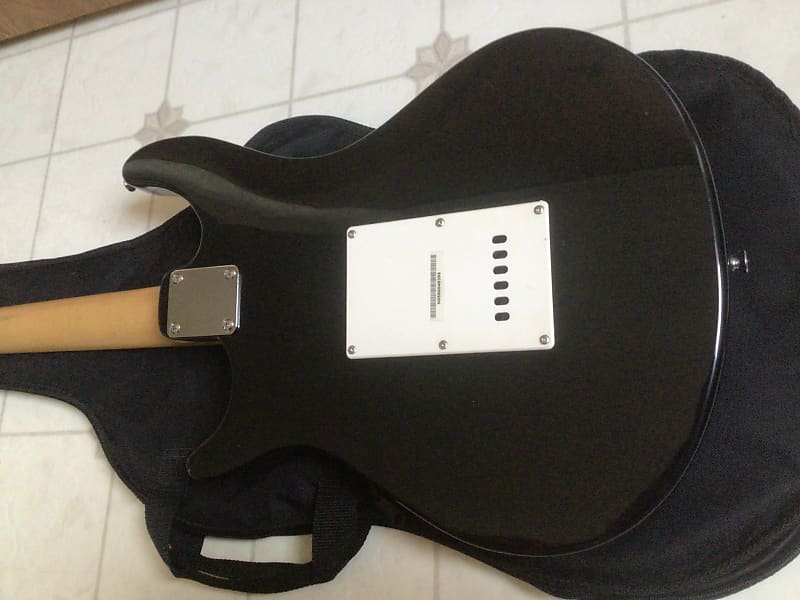 Behringer Electric Guitar Black Stratocaster Triple Single