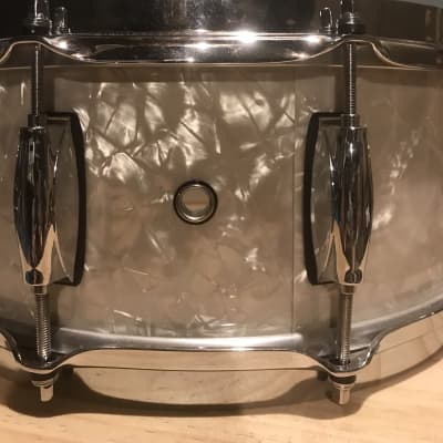 Gretsch Renown 5.5x14” snare drum 10-lug Vintage Pearl image 3