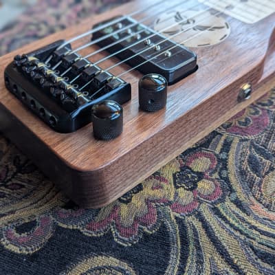 Calico Guitars Headless Lap Steel 2025 - Walnut and Maple - Lollar P90 Pickup - 20" Scale - With Padded Gig Bag image 5