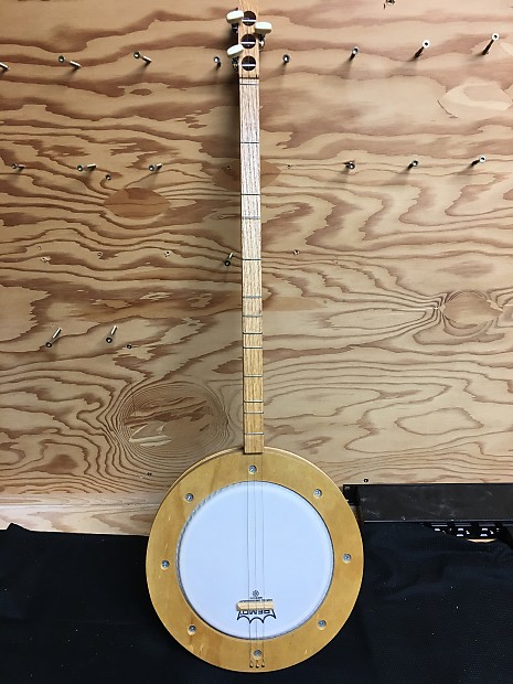 Three string outlet banjo