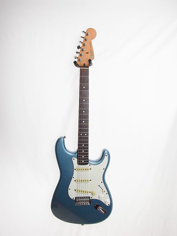 え*む様 □ Fender STRATOCASTER メタリックブルー 1994 Fender Standard Stratocaster MIM 1994 Lake Placid Blue