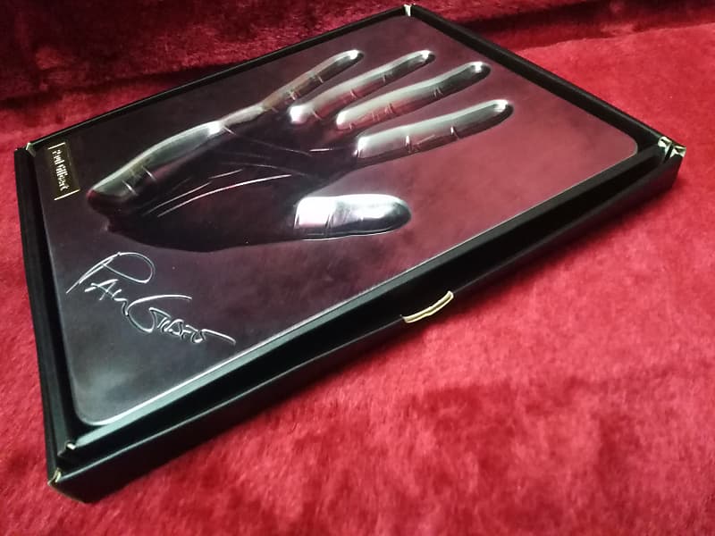 日本全国送料無料商品 | 特集 | Paul Gilbert Handprint Metal Plate Young Guitar the Master コレクション
