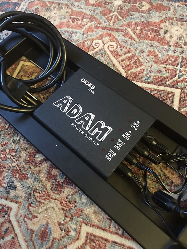 Pedaltrain Nano with Cioks Adam Power Supply Reverb